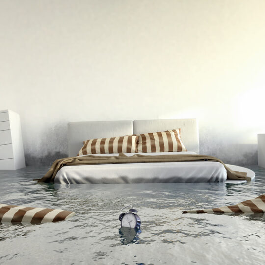 Überschwemmtes Schlafzimmer – Wasserschaden – Hochwasser Hausratversicherung